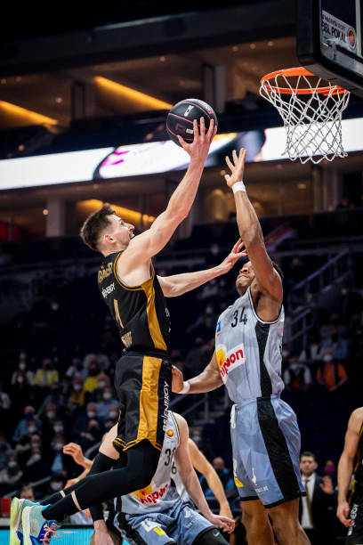 由身转会的 由身转会的