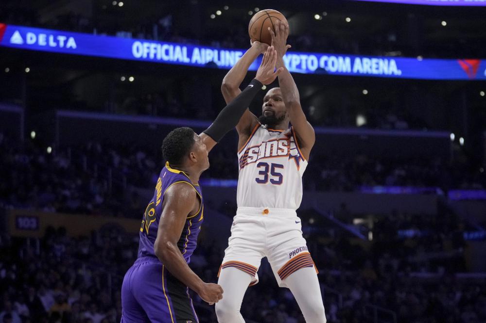 随着足球产 随着足球产