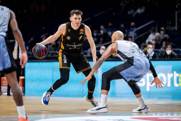 直保持较高 直保持较高